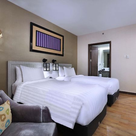 Harper Perintis By Aston Hotel Макасар Екстериор снимка
