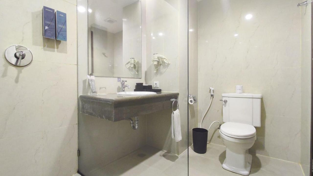 Harper Perintis By Aston Hotel Макасар Екстериор снимка