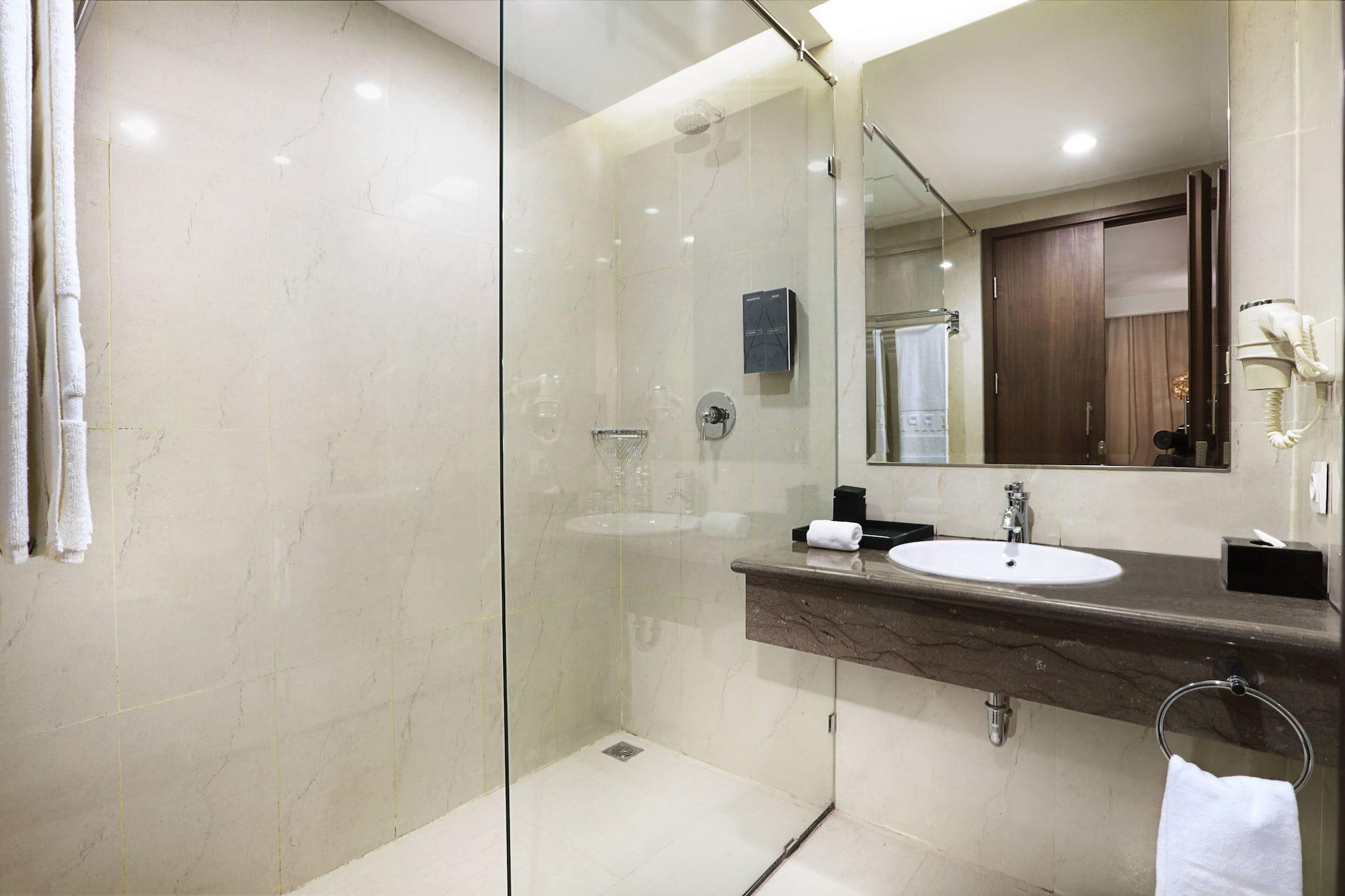 Harper Perintis By Aston Hotel Макасар Екстериор снимка