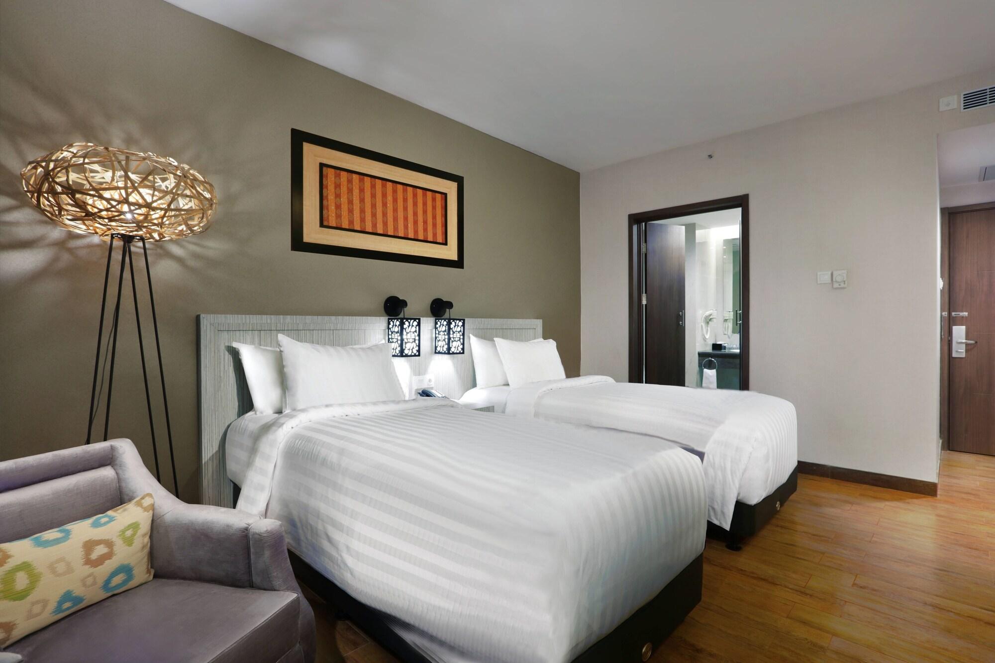Harper Perintis By Aston Hotel Макасар Екстериор снимка