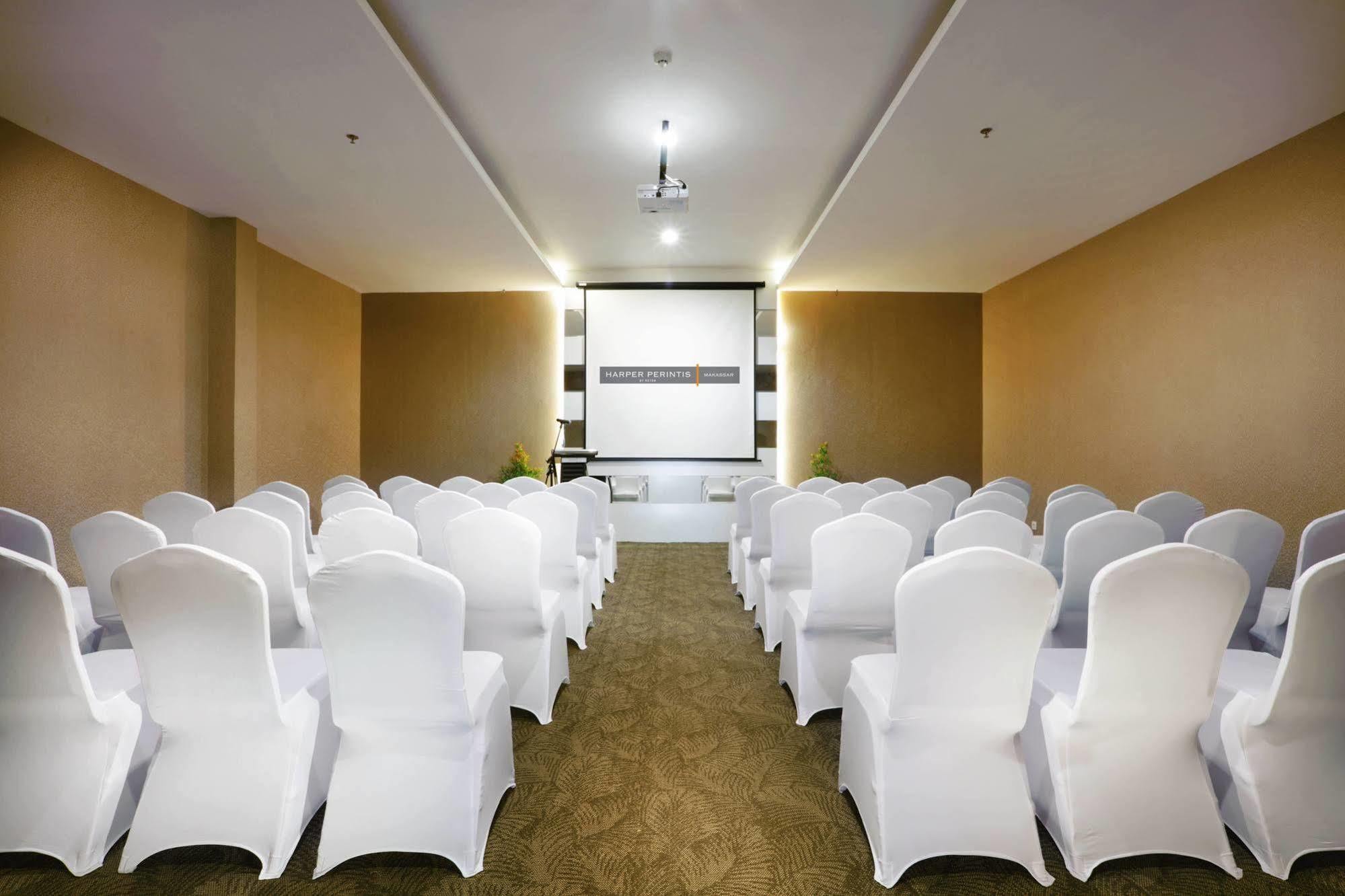 Harper Perintis By Aston Hotel Макасар Екстериор снимка