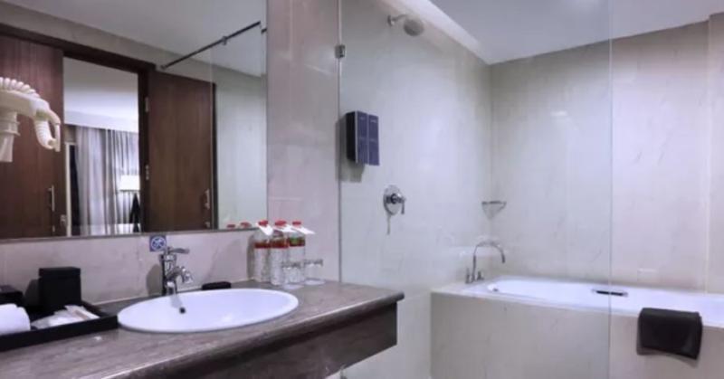 Harper Perintis By Aston Hotel Макасар Екстериор снимка